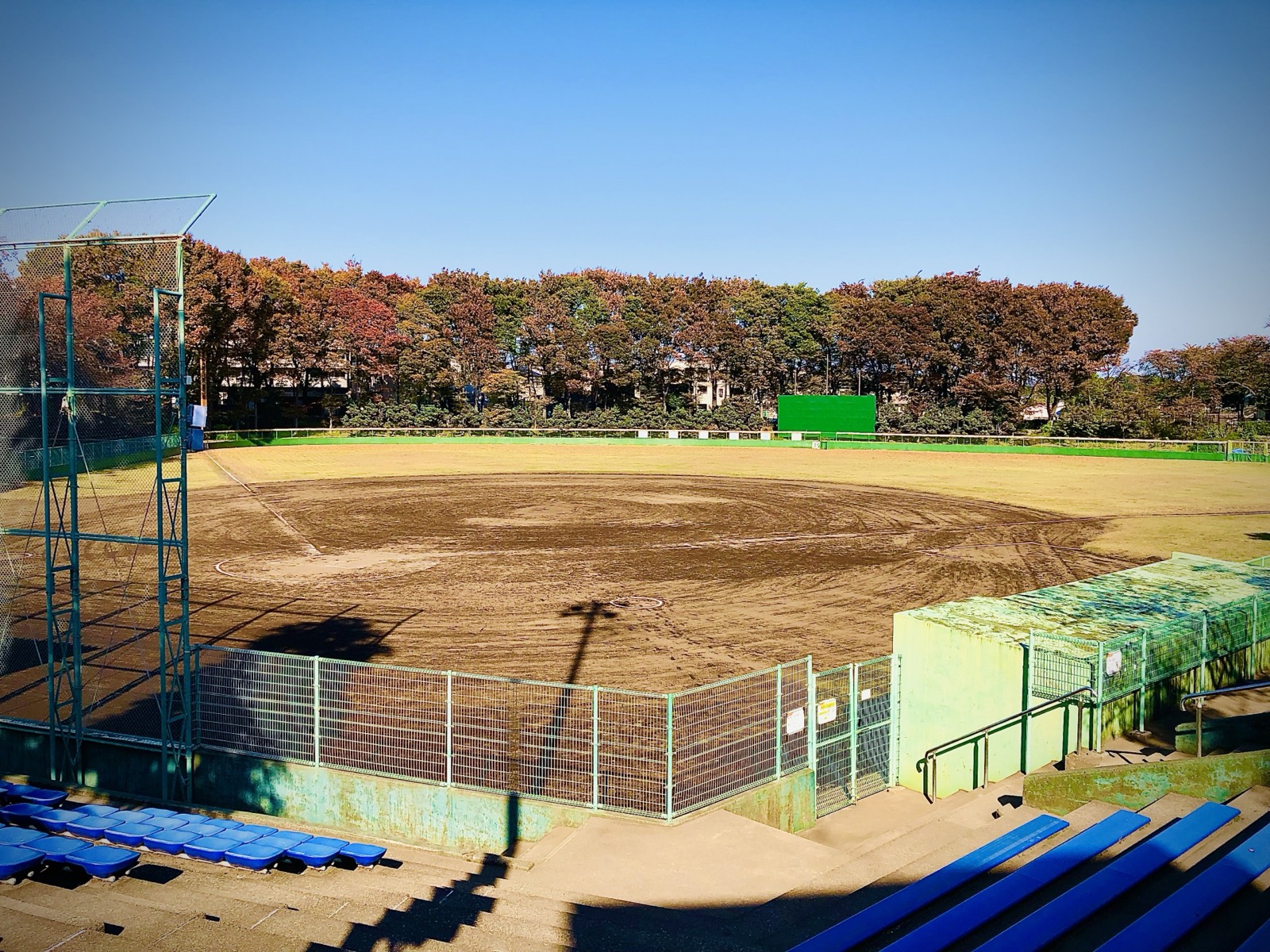 少年野球の試合や練習が行われる野球グラウンド
